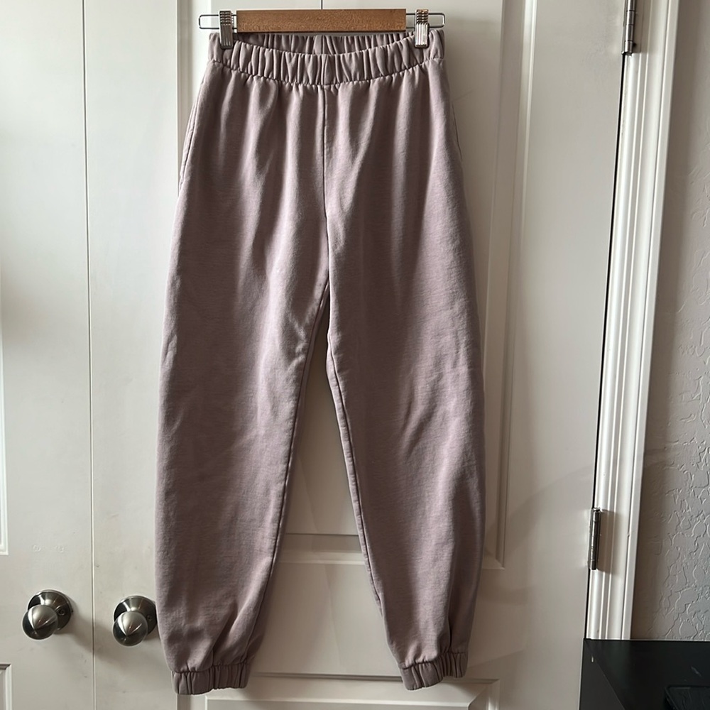 Brandy Melville John Galt Sweatpants